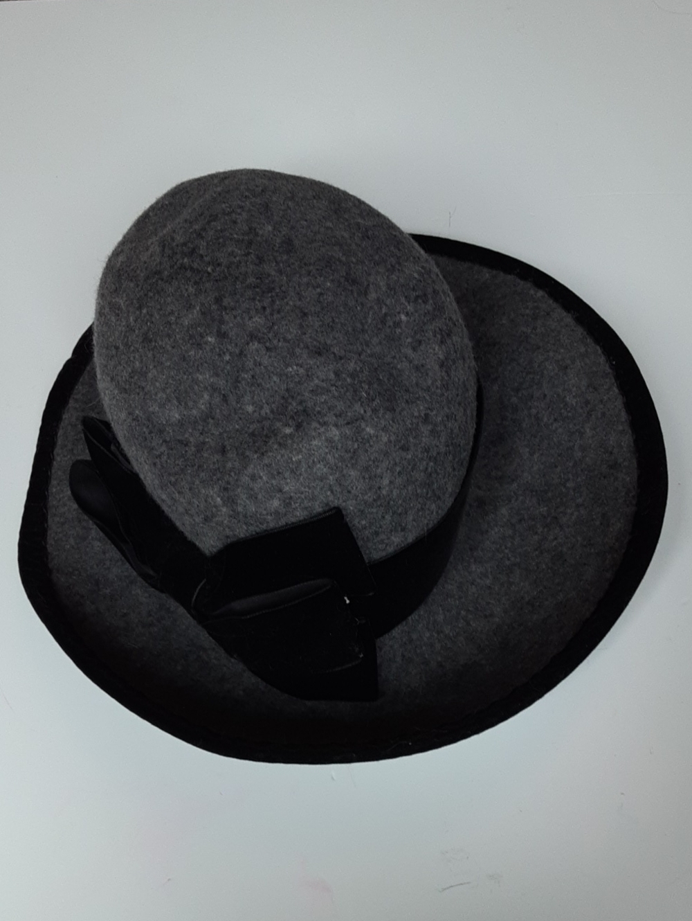Vintage 1995 Liz Claiborne Charcoal Gray Felt Hat with Black Trim and Bow